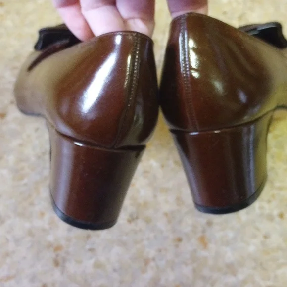 Elegant Brown Women's Heels - Picture 4 of 8